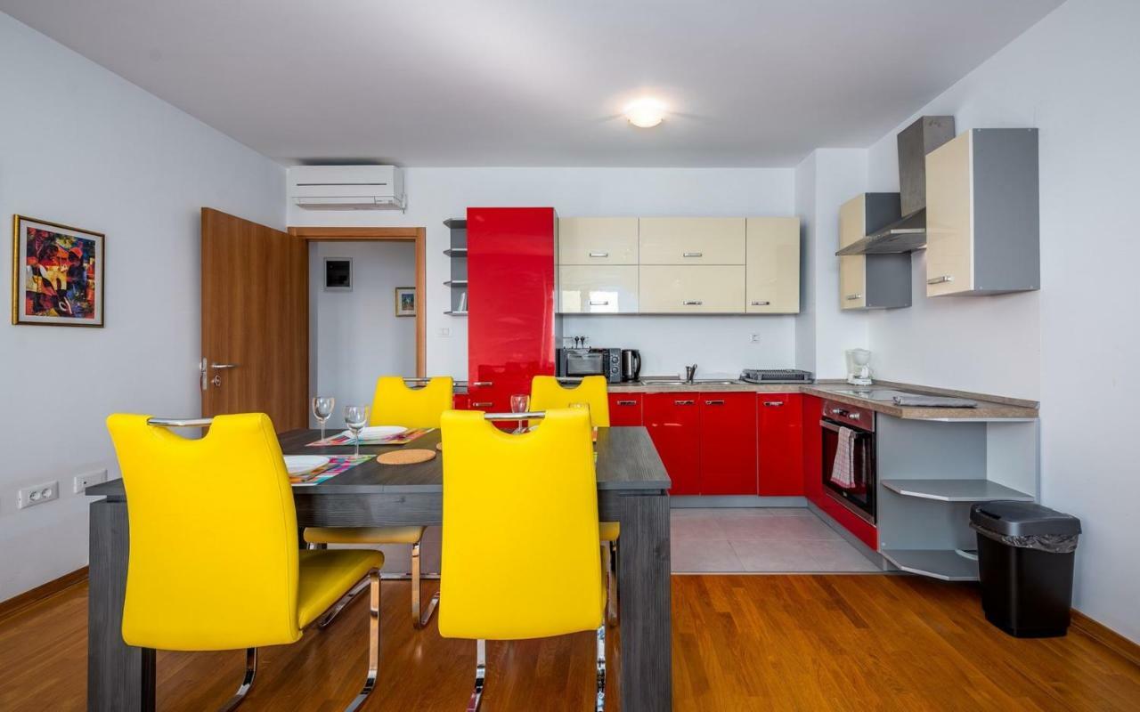 Laura House With Apartment Umag Exteriör bild