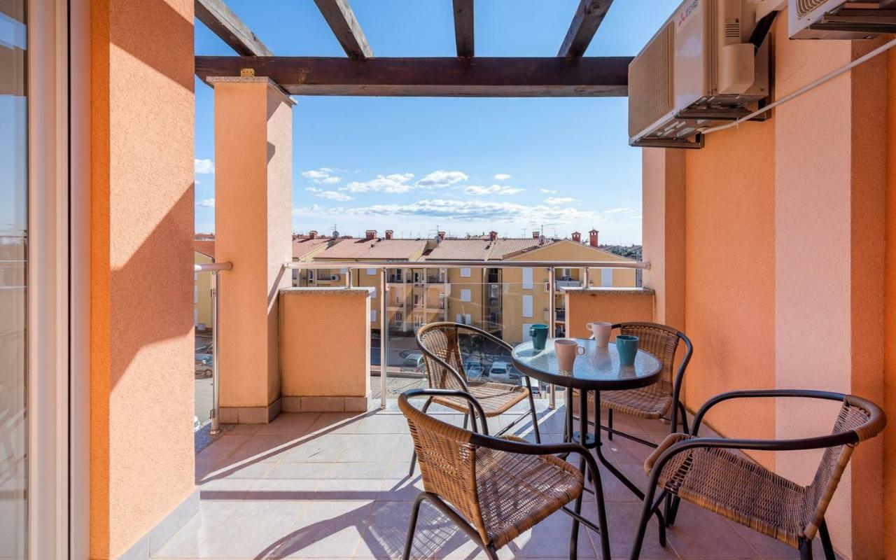 Laura House With Apartment Umag Exteriör bild
