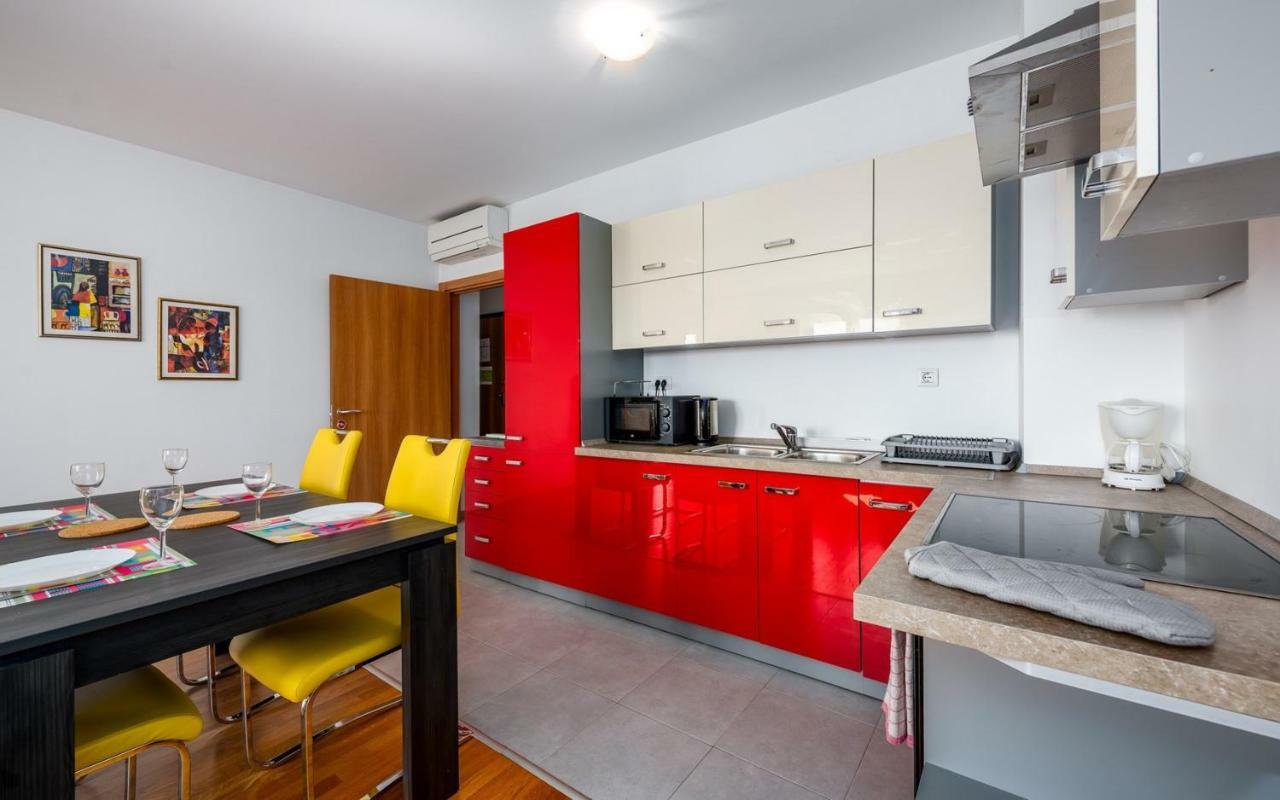 Laura House With Apartment Umag Exteriör bild