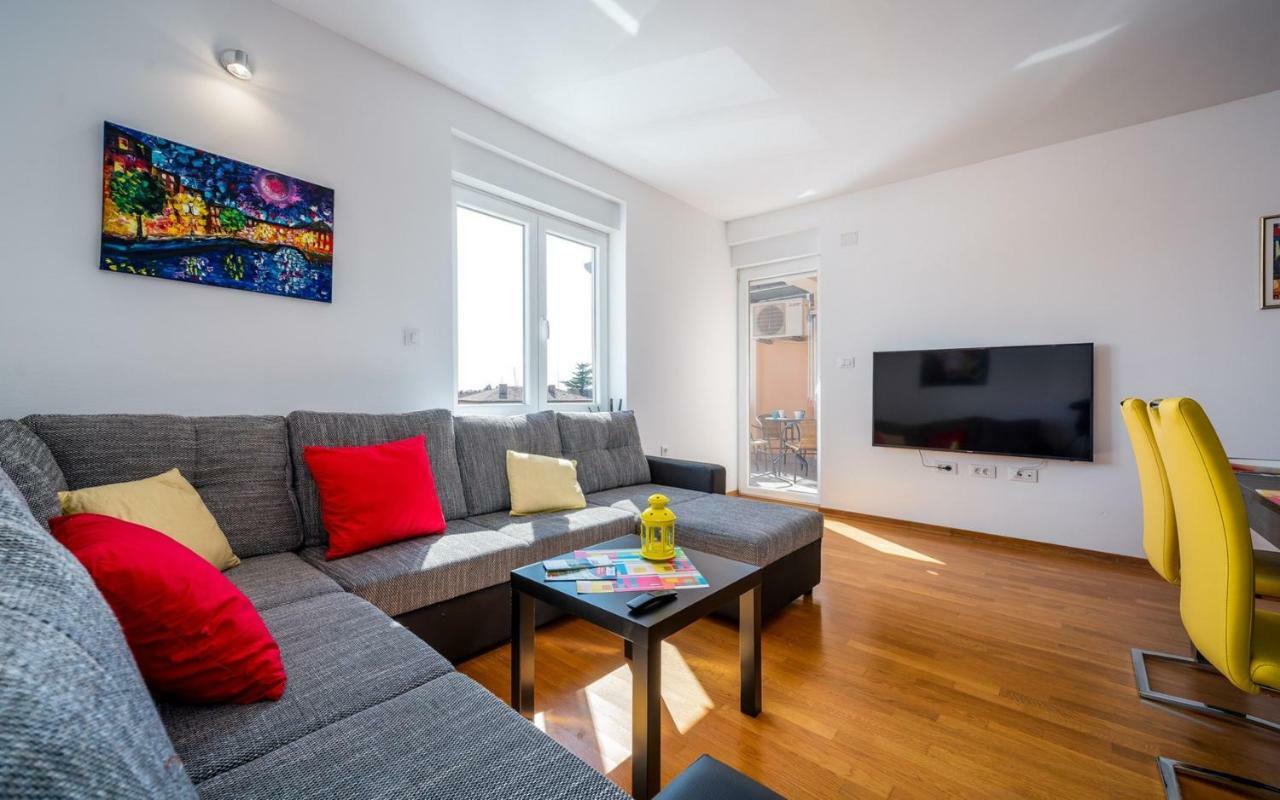 Laura House With Apartment Umag Exteriör bild